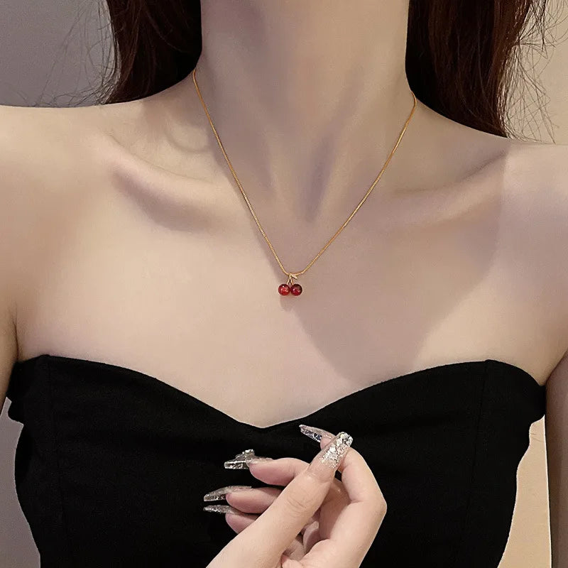 Golden Chérie Pendant