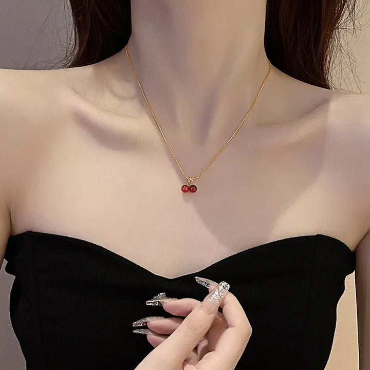 Golden Chérie Pendant